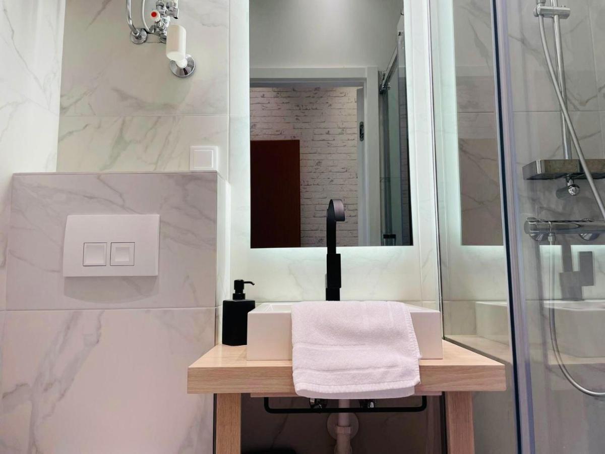 Zeus Design Compact City Aparmtent Wina Bagian luar foto