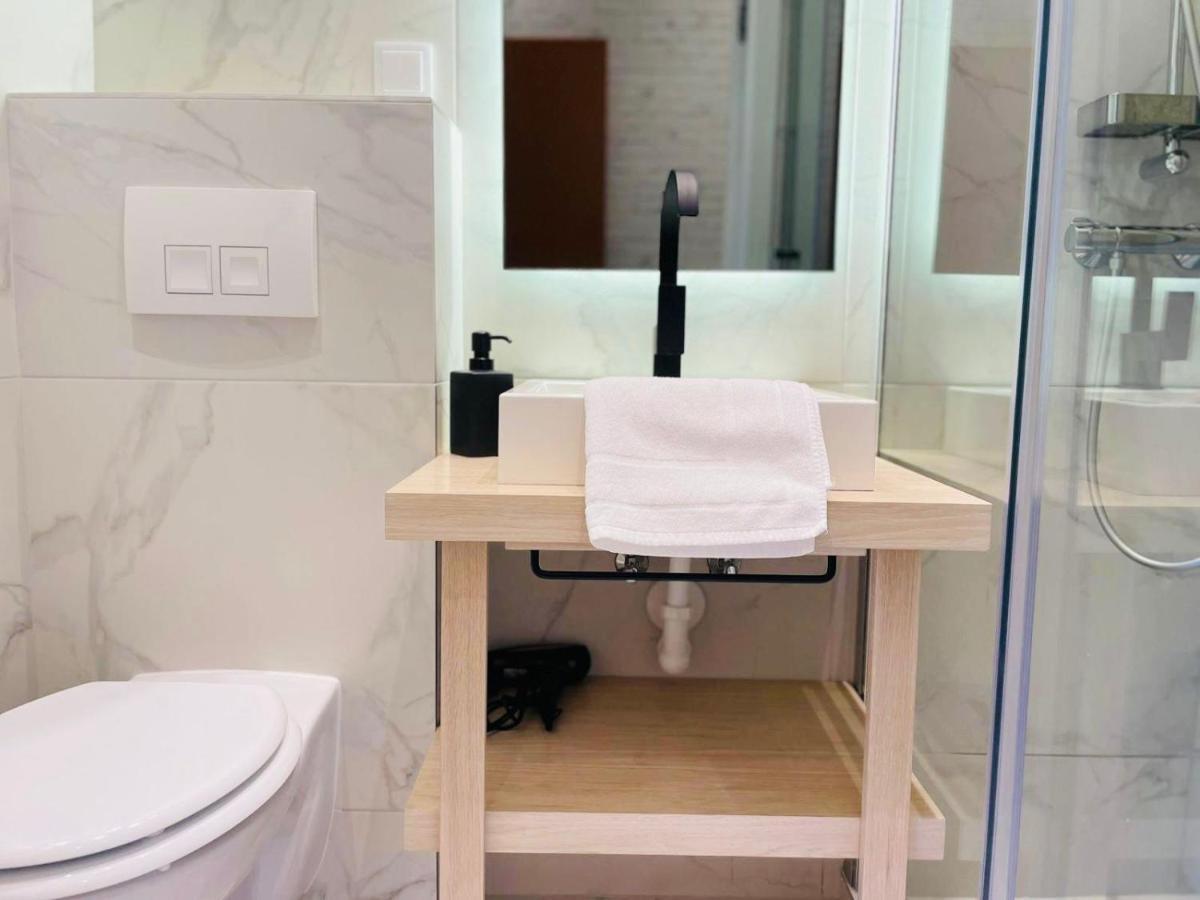 Zeus Design Compact City Aparmtent Wina Bagian luar foto